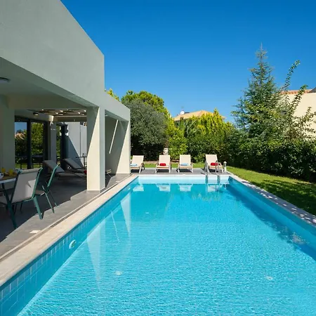 Roses By * Karavomylos