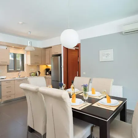 Roses By * Karavomylos